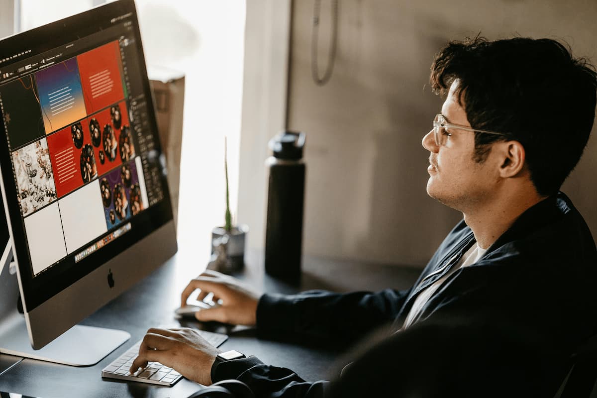 Best freelance developer portfolio for small business showcasing professional graphic design and branding services